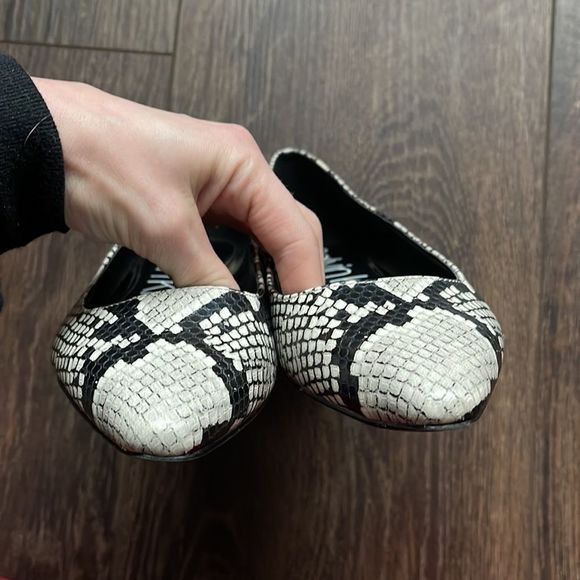 Calvin Klein Emerin Snake Print Flat - Picture 7 of 11